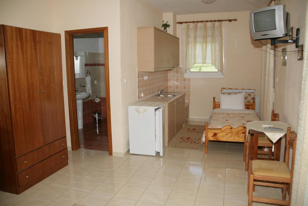 Elanthi Hostel Kastoria Room photo